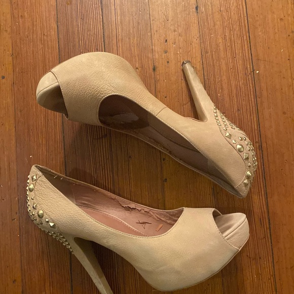 Nude Vince Camuto Heels - Picture 3 of 4